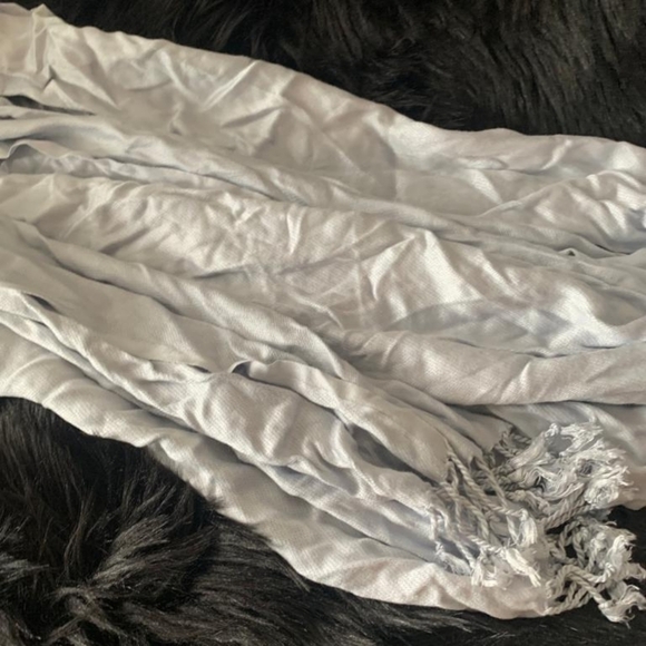 KOHL'S Comfort Grey scarf - Picture 2 of 6